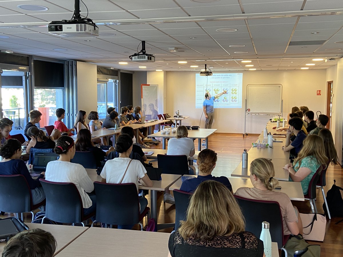 inria_sophia's tweet image. 📢[Stage #MathC2+] Jour 4⃣
✅La physique des châteaux de sable
👉youtu.be/25aQoJbUC60 via @YouTube
✅Présentation des pico-projets élaborés en groupes par les 👩‍💻🧑‍💻 élèves
@AcademieNice @MathsAcNice @SocMathFr @sup_recherche @FondBPascal @CoIV_LIV_CIV @Asso_Animath @bcailhol