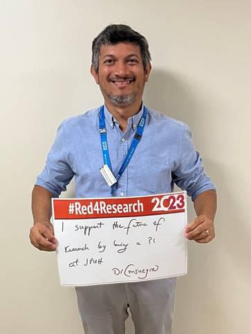JPUHResearch's tweet photo. Find out why our fabulous Cancer research team are supporting #Red4Research day @JamesPagetNHS @AmandaA75409531 @researchkarenr https://t.co/BAhtli26aB