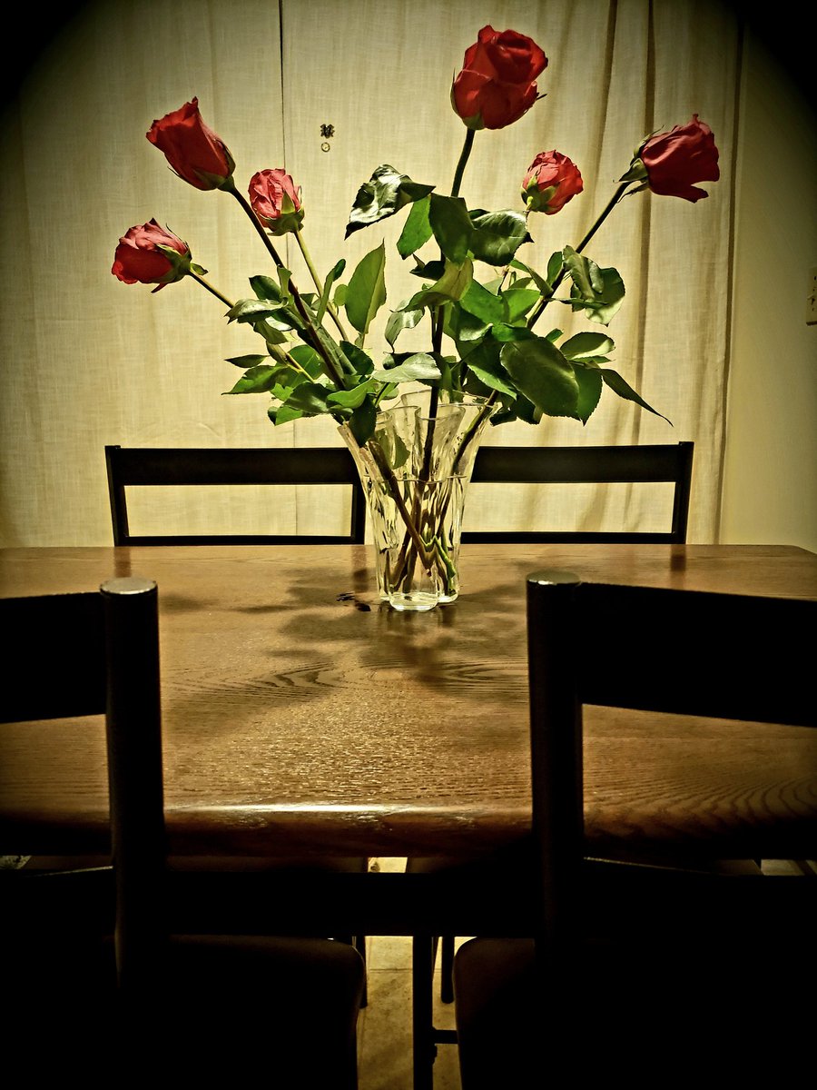 iammachine333's tweet image. "He left me roses by the stairs, surprise just to let me know he cares." All the, small things... ❤