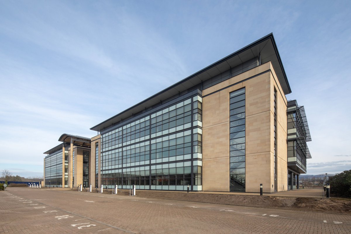 RydenNews's tweet photo. TO LET - One Edinburgh Green is the first of seven buildings in a new 910,000 sq ft community set in 4 acres of green space, just a 20 minute tram ride to the city centre. It offers sustainable, flexible suites ranging from 5,000 to 89,000 sq ft.

Info ➡️https://t.co/fj3iRcjwW2 https://t.co/Upe45mUKso