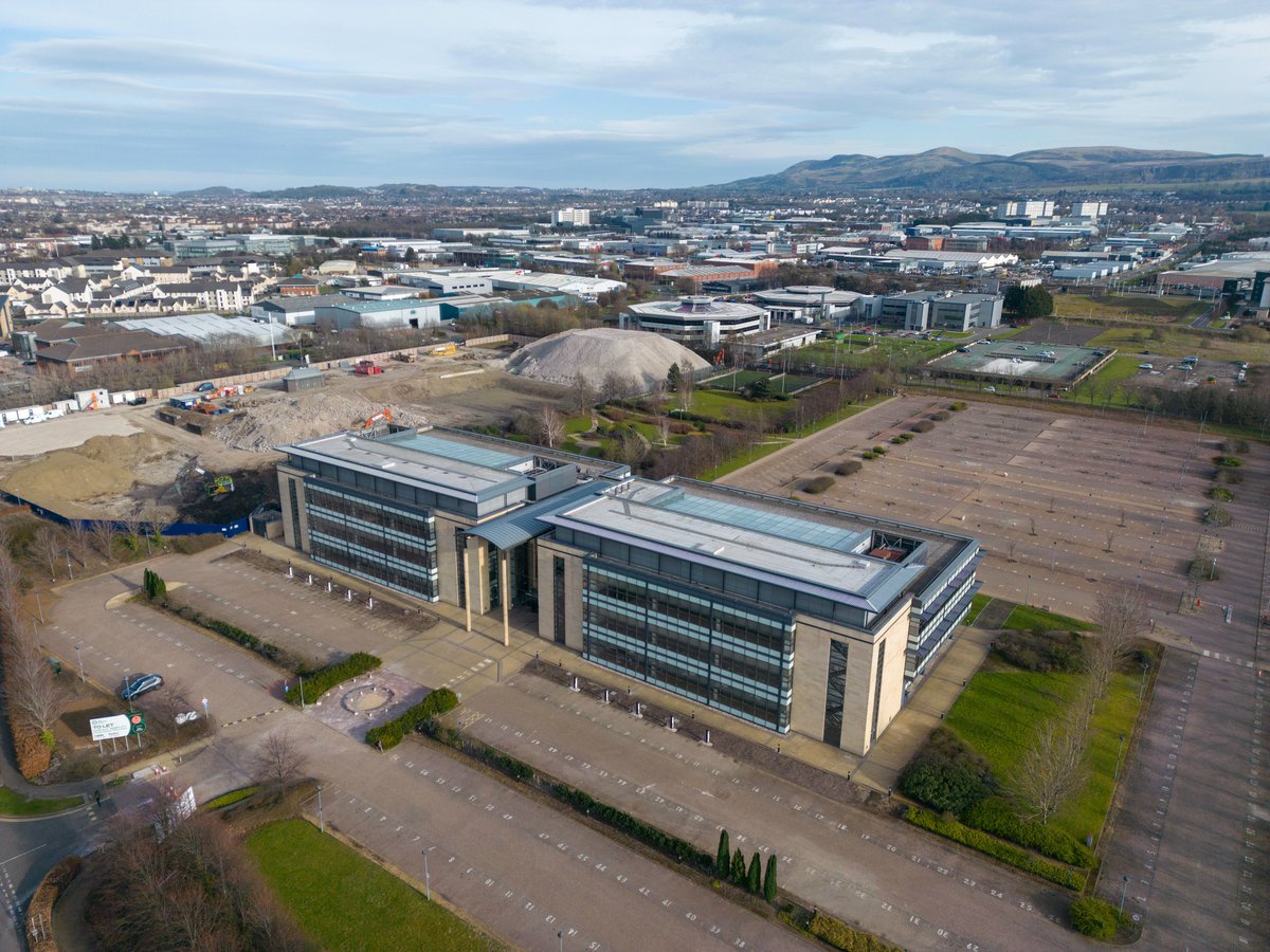 RydenNews's tweet photo. TO LET - One Edinburgh Green is the first of seven buildings in a new 910,000 sq ft community set in 4 acres of green space, just a 20 minute tram ride to the city centre. It offers sustainable, flexible suites ranging from 5,000 to 89,000 sq ft.

Info ➡️https://t.co/fj3iRcjwW2 https://t.co/Upe45mUKso