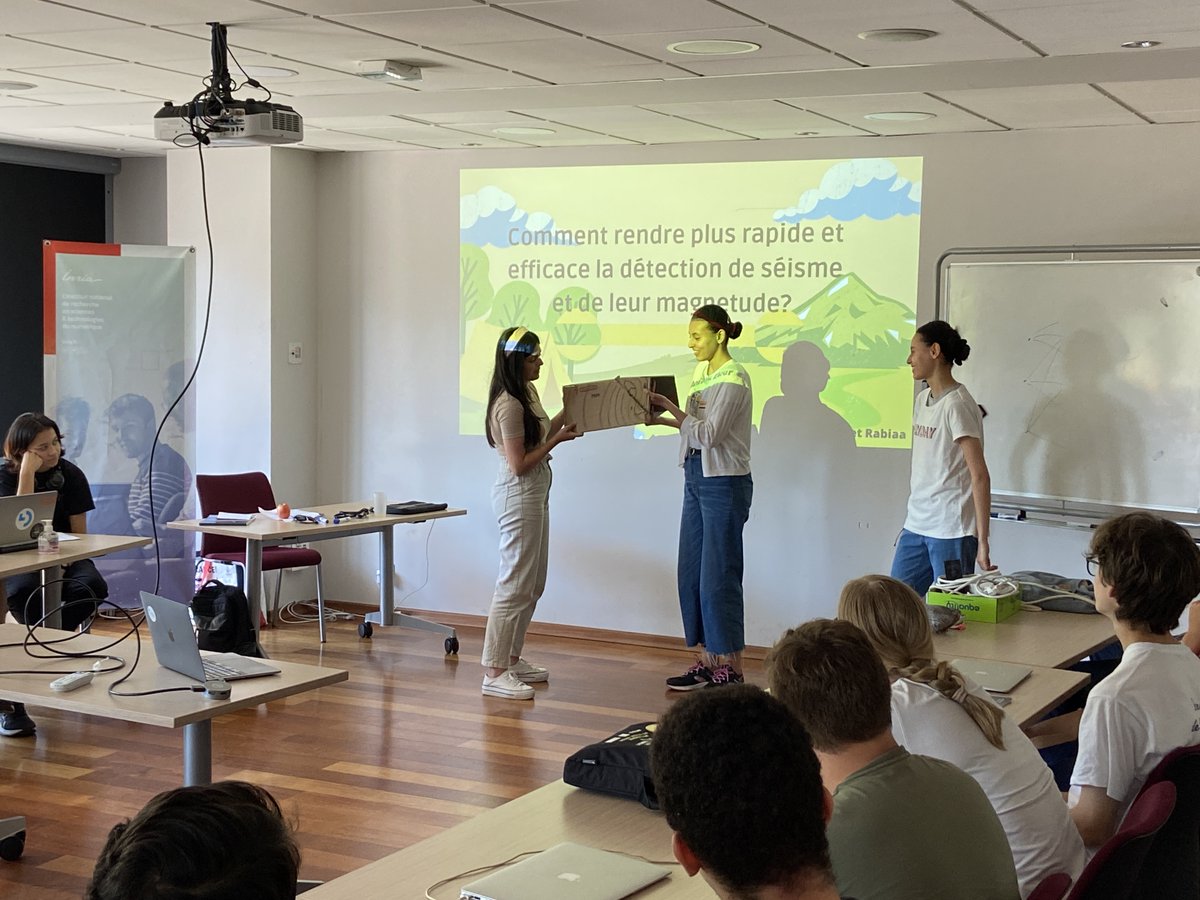 inria_sophia's tweet image. 📢[Stage #MathC2+] Jour 4⃣
✅La physique des châteaux de sable
👉youtu.be/25aQoJbUC60 via @YouTube
✅Présentation des pico-projets élaborés en groupes par les 👩‍💻🧑‍💻 élèves
@AcademieNice @MathsAcNice @SocMathFr @sup_recherche @FondBPascal @CoIV_LIV_CIV @Asso_Animath @bcailhol