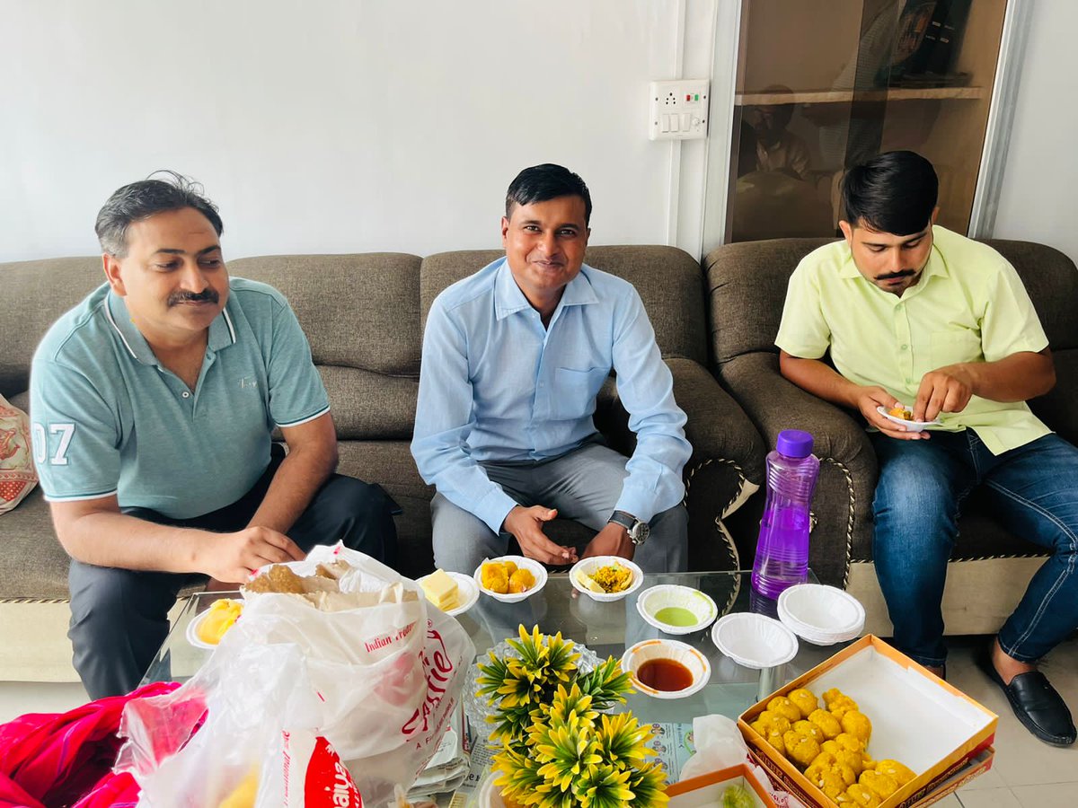 आप सही के सहयोग से आज कंप्यूटर अनुदेशक संघ का विधिवत प्रारम्भ किया गया हैं।
आप सभी ने अभी तक जो सहयोग किया उसके लिये ह्रदय की गहराइयों से आभार, आगे भी आपसे सहयोग अपेक्षित हैं।।
धन्यवाद 🙏
*अध्यक्ष, कंप्यूटर अनुदेशक संघ, राजस्थान*
*कैलाश सैनी*
 #राजकोस
#RAJ_COAS
<a href="/DrTnsharma/">Dr T N Sharma</a>