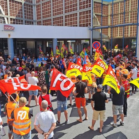 ON LÂCHE RIEN !
15 JUIN. RASSEMBLEMENT DES CHEMINOTS A MARSEILLE-MIRAMAS CONTRE LA LIQUIDATION DU FRET SNCF AU PROFIT DU PRIVE ET  DU TOUT CAMION
Un désastre écologique et pour l'emploi