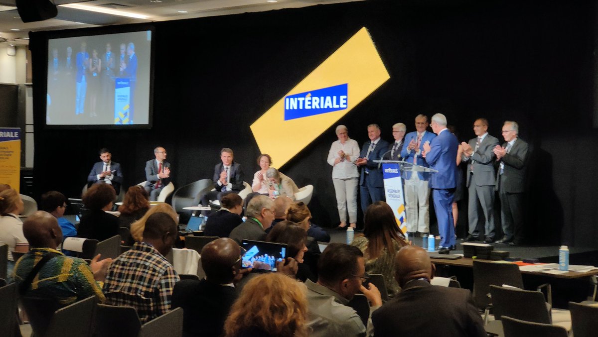 Interiale's tweet photo. .@BachelierGil Président du Groupe INTÉRIALE clôture la table ronde en remerciant les ingervenants et nos partenaires et membres fondateurs du @LabContinuum aux côtés d'INTÉRIALE : L'#AHFPN, #ENSP, l’#AACRMI, @FemmesInterieur, l'@acpnsi et l'#AMICHEMI https://t.co/2Et33gvQNm