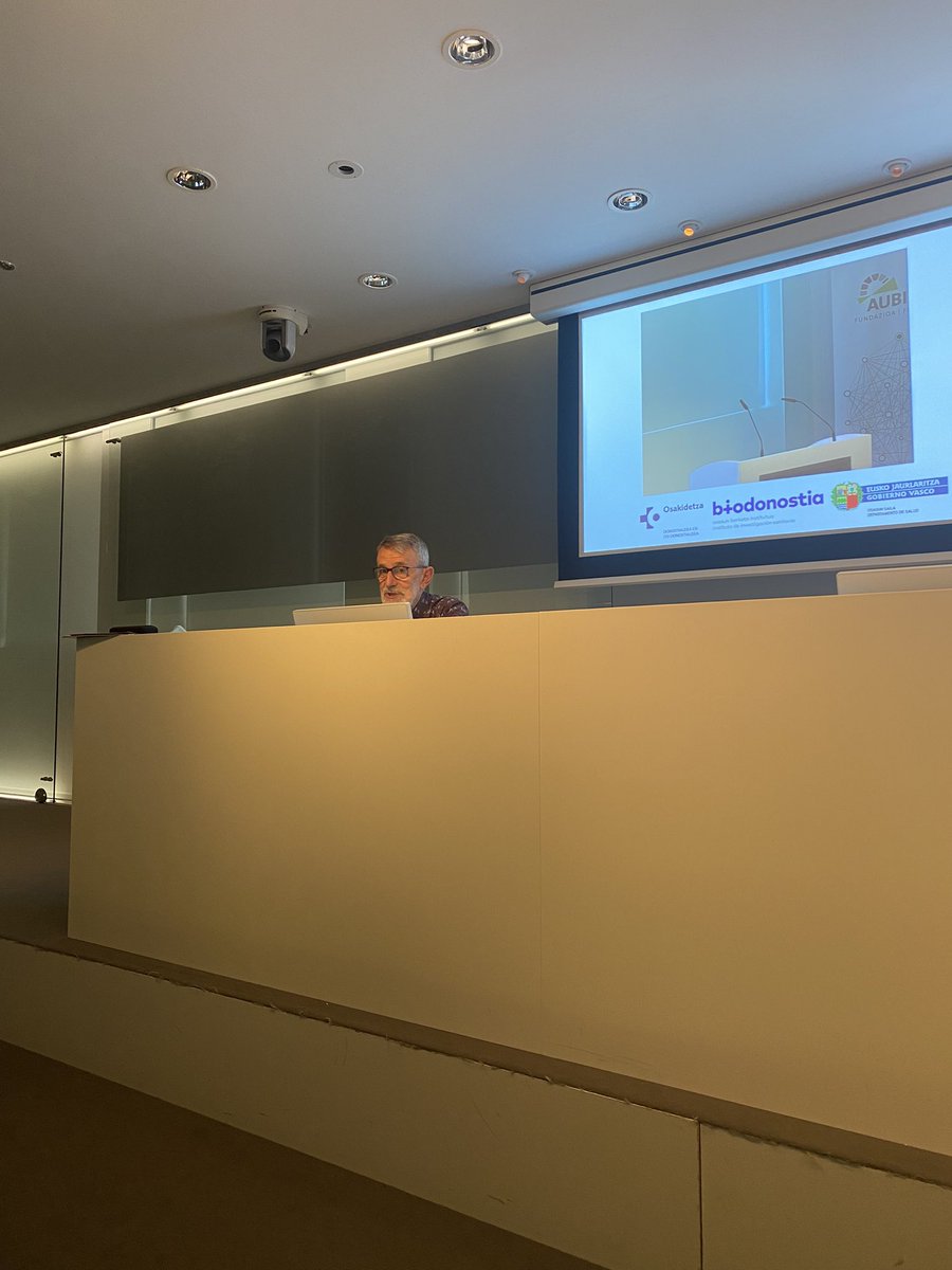 AubixaF's tweet photo. José Luís Marañón de #Hurkoa presenta el documento de Fragilidad de las personas mayores https://t.co/Qtz5DMJYct
