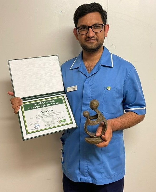 Congratulations Adnan on your #DAISYAward, Adnan is a nurse who has received an impressive five DAISY nominations from patients for his outstanding delivery of care. If you would like to recognise a nurse or midwife for their work find out more here: leedsth.nhs.uk/about-us/daisy…