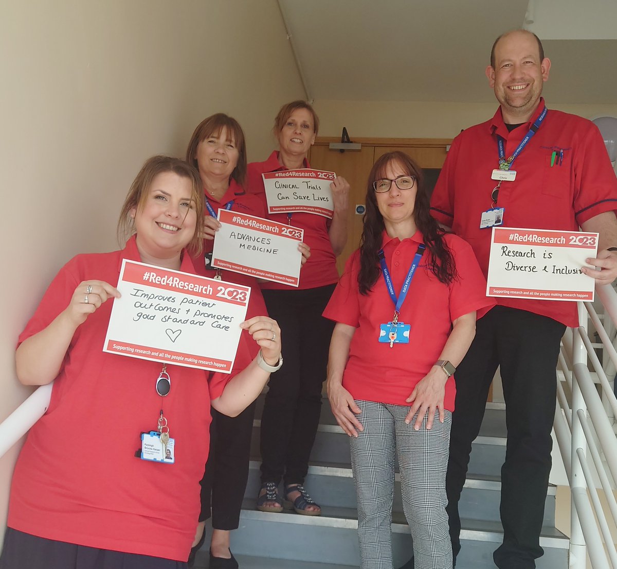 'Clinical trials can save lives', 'research is diverse and inclusive', 'research advances medicine' and 'research improves patient outcomes and promotes good standard care'. Amazing reasons to celebrate #Red4Research by team members at #IpswichHospital. ❤️❤️❤️