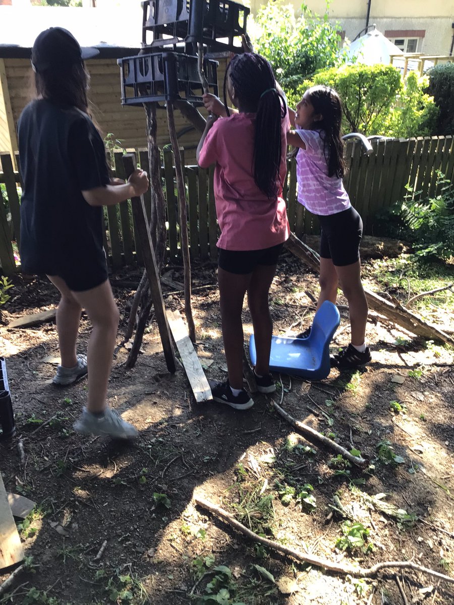 ReinwoodJuniors's tweet photo. Team #RJS5W are spending our day in the woods with Mr Darlington.
We have been resource gathering as we get to work building our shelters.
We have had word of some very localised rainstorms heading our way at around 11am.
#OutdoorEducation https://t.co/Gi2d75eXeM
