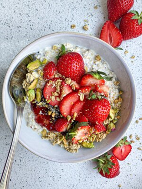 NutritionRocks1's tweet photo. STRAWBERRY SHORTCAKE OVERNIGHT OATS

Minimal ingredients but maximum flavour, these overnight oats are the perfect make-ahead breakfast for a quick and easy but delicious start to the day!

https://t.co/jlkmRcHhDK

#recipeoftheday #recipe https://t.co/BFteEDpOoq