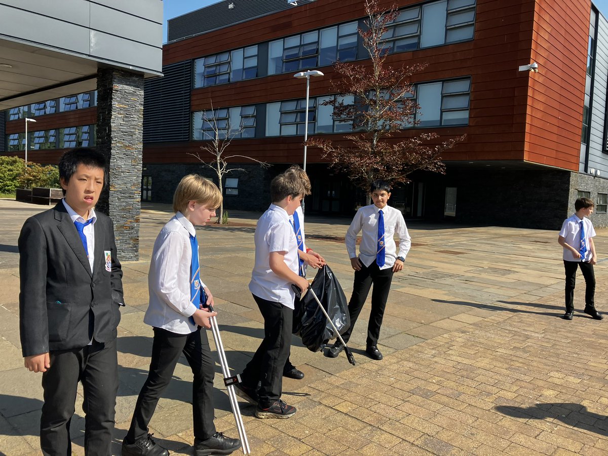 EHSSocialSubs's tweet photo. S2 students cleaning up the school environment,doing a fantastic job👏 https://t.co/cqaURQh5SF