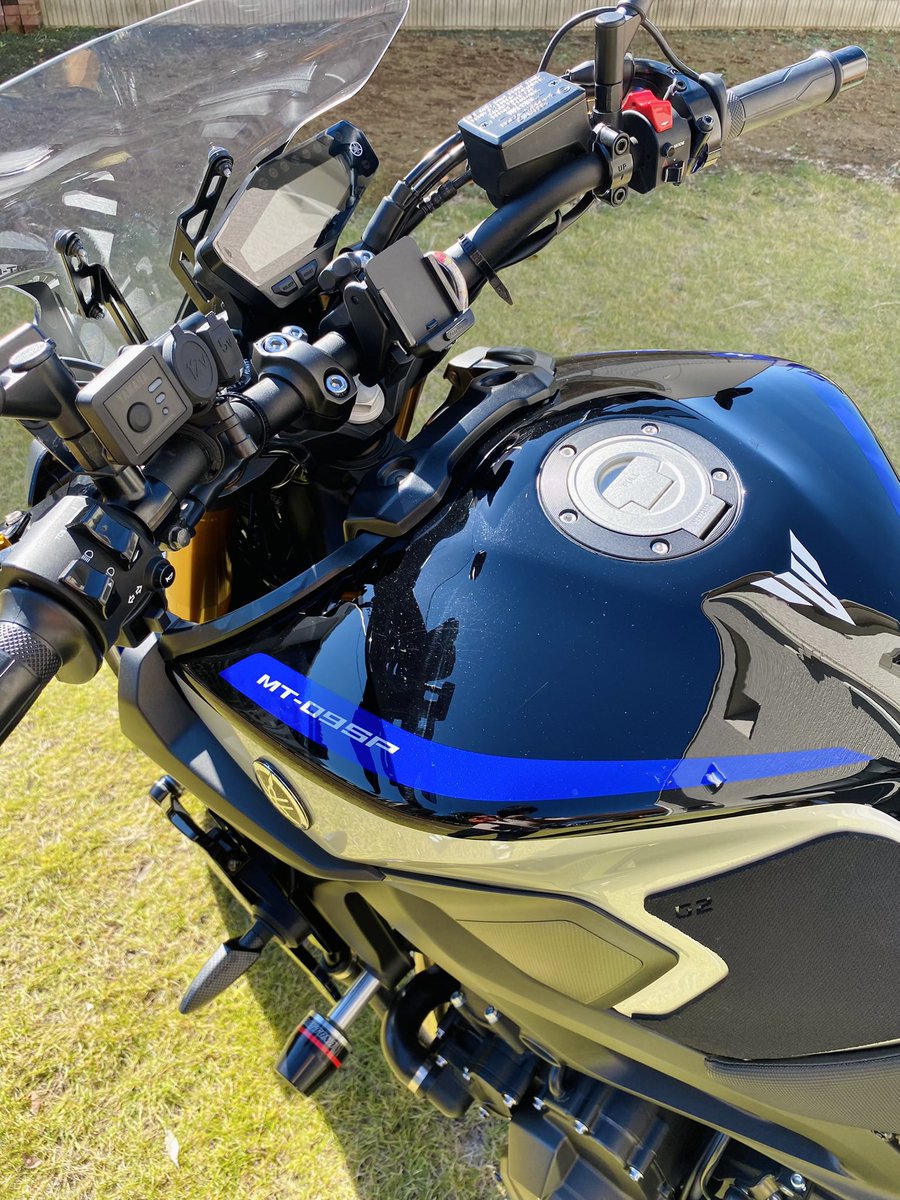 #全日本青のバイクはかっこいい選手権
タンクの青いラインがお気に入りポイントです。