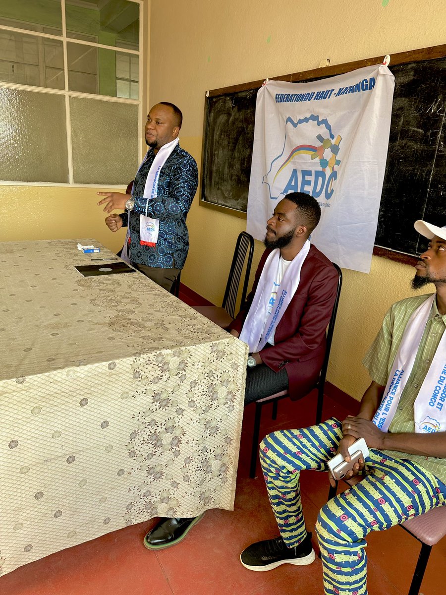 ChristianBasem1's tweet photo. Nous avons été honoré lors de notre passage à Lubumbashi où nous avons échangé avec les membres de notre cher parti politique Alliance pour l’Essor et la Démocratie du Congo, AEDC. D’importantes résolutions en sont sorties afin de faire de faire face aux prochaines élections. https://t.co/itLtYzYBZl
