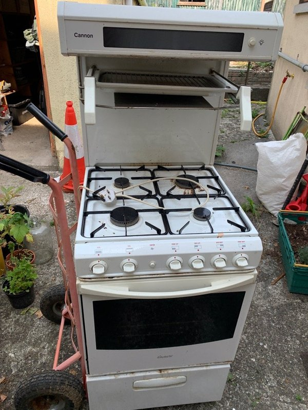 OFFER: Gas oven (Carmarthen SA31) ilovefreegle.org/message/100157…