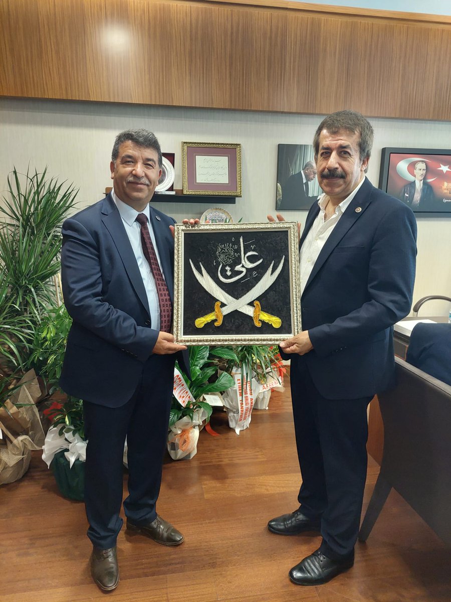 AbdurrahimFIRAT's tweet photo. Tekman Belediye Başkanımız Mustafa Ergin hayırlı olsun ziyaretinde bulundular.

Nazik ziyaretleri için teşekkür ediyorum.

Bizim gayemiz sevdamız olan hemşehrilerimize durmadan, yorulmadan hizmet etmektir...

📍TBMM https://t.co/AJZe8Wf4zK