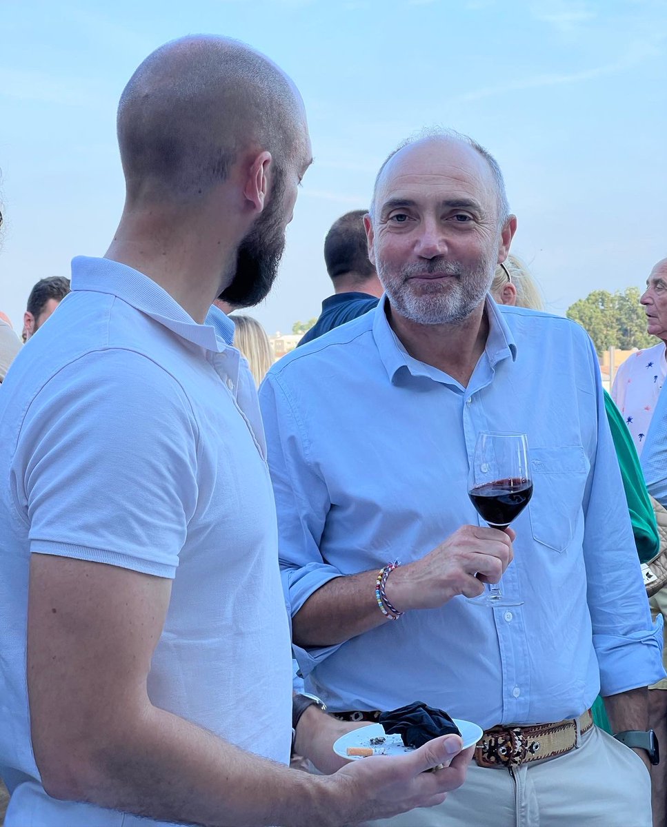 UbbBusinessClub's tweet photo. Ce mercredi a eu lieu la 𝗚𝗮𝗿𝗱𝗲𝗻 𝗣𝗮𝗿𝘁𝘆 𝗨𝗕𝗕 𝗚𝗿𝗮𝗻𝗱𝘀 𝗖𝗿𝘂𝘀 au CEVA Campus 🍇

Nos partenaires ont pu s’affronter sur un petit match de rugby, le tout suivi d’un barbecue gastronomique par le chef @ServasThibaut 

Merci à tous pour cette belle soirée. ✨ https://t.co/agxid2tGrO
