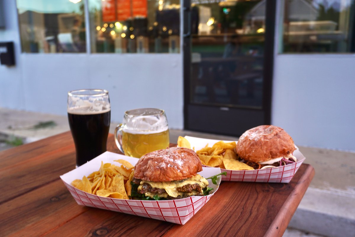 NewSchoolBeer's tweet photo. Upright Brewing's new Beer Station location now partnered with Indian dive bar food concept https://t.co/I9T8F7Dsa9
#uprightbrewing #chaatwallah #pdxeats #pdxfood #pdxfoodie #pdxbars #pdxfoodfinds https://t.co/PsSqfGDr8J