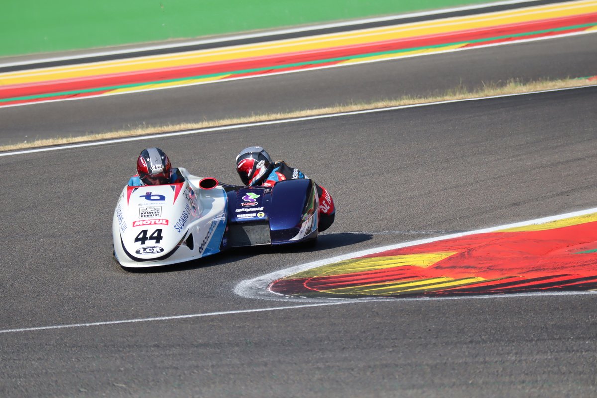 Time for some more sidecars action with their 1st quali session !