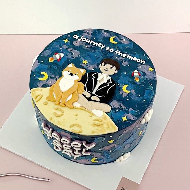 THE CAKE IS READY FOR TOMORROW IT’S TOO CUTE I AM CRYING

@tothemoon_1406 😭🚀🌕
#AJourneyToTheMoon #Taeil29thBirthday