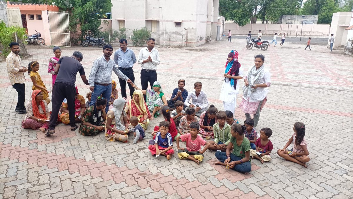 રાણપુર ગામના સ્થળાતરિત કરેલ લોકોને સવારમાં આરોગ્ય વિભાગ દ્વારા હેલ્થ ચેકઅપ કરવામાં અવિયું. તેમજ જરૂરી દવા આપવામાં આવેલ. સાથે ફ્રુડ પેકેટ આપેલ. <a href="/DDOBOTAD/">District Panchayat office Botad</a> <a href="/Collectorbotad/">Collector & DM Botad</a> @TDORANPUR <a href="/apbhatt_2270/">mam-ranpur</a> @mahitibotad <a href="/IcdsRanpur/">ICDS_CDPO_RANPUR</a>