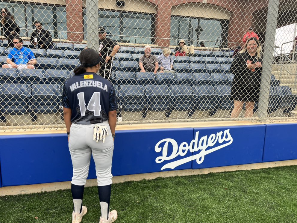 NM18uSuncats's tweet photo. Uncommitted 2024 @Valenzuela19Ari super excited for everything coming your way!! 🙏🏼💪🏼😺🥎 
#505Gatas #GodIsGood #BeYou #KeepTheFaith @Dodgers https://t.co/zlOuvxmHlV