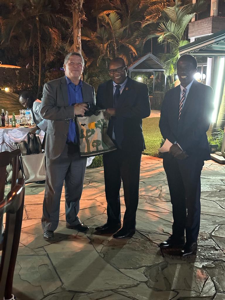 The #ESAMI Board is in Arusha for its bi- annual meeting. The Permanent Secretary,  Tanzania, Mr. Juma Mkomi, hosted the Board for dinner and also passed  out some gifts of recognition and appreciation to members!

#seeyouatthetop