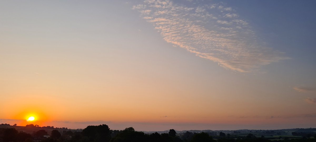 hazmac73's tweet photo. It's not #Sussex but it's beautiful and serene @VValentineNews last day in Chew Valley π #HappyFriday #sunshinebear #BeExcellentToEachOther https://t.co/aCJQGX9WXp