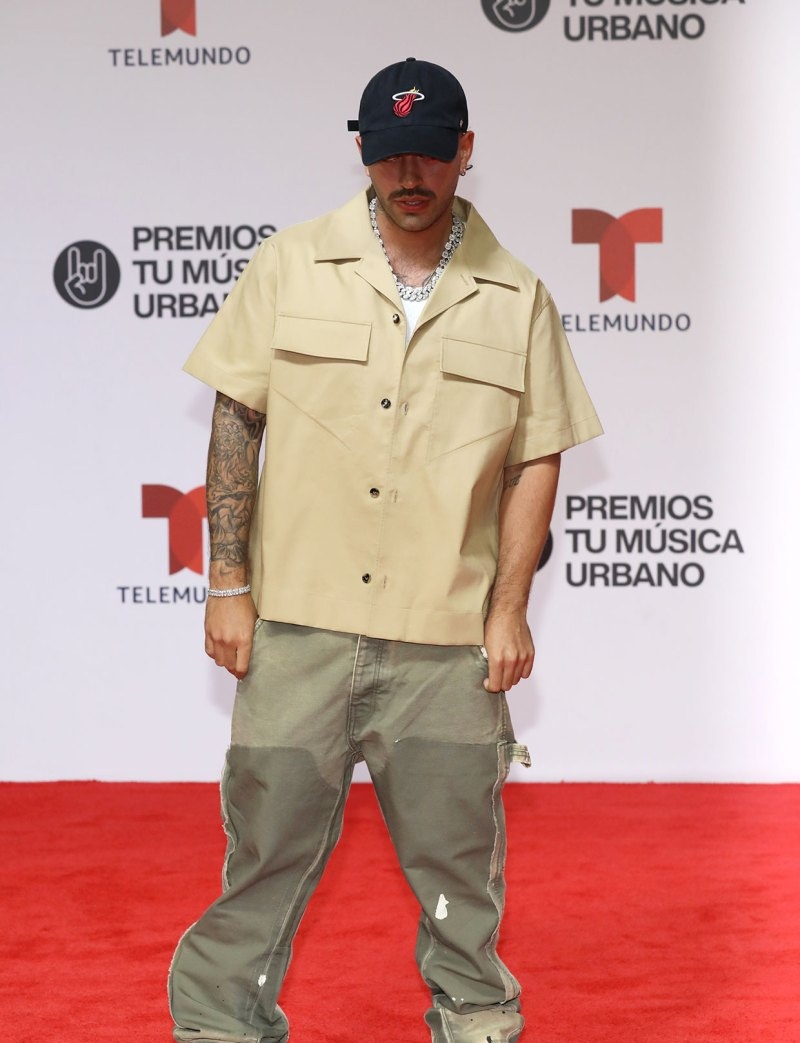 feidsite's tweet photo. Feid ganó 3 categorías en los Premios “Tu Música Urbano” 2023. 🔥🕶️

• Top Artista Masculino
• Colaboración del Año
• Álbum del Año — Artista Masculino https://t.co/a93LZLrcQ2