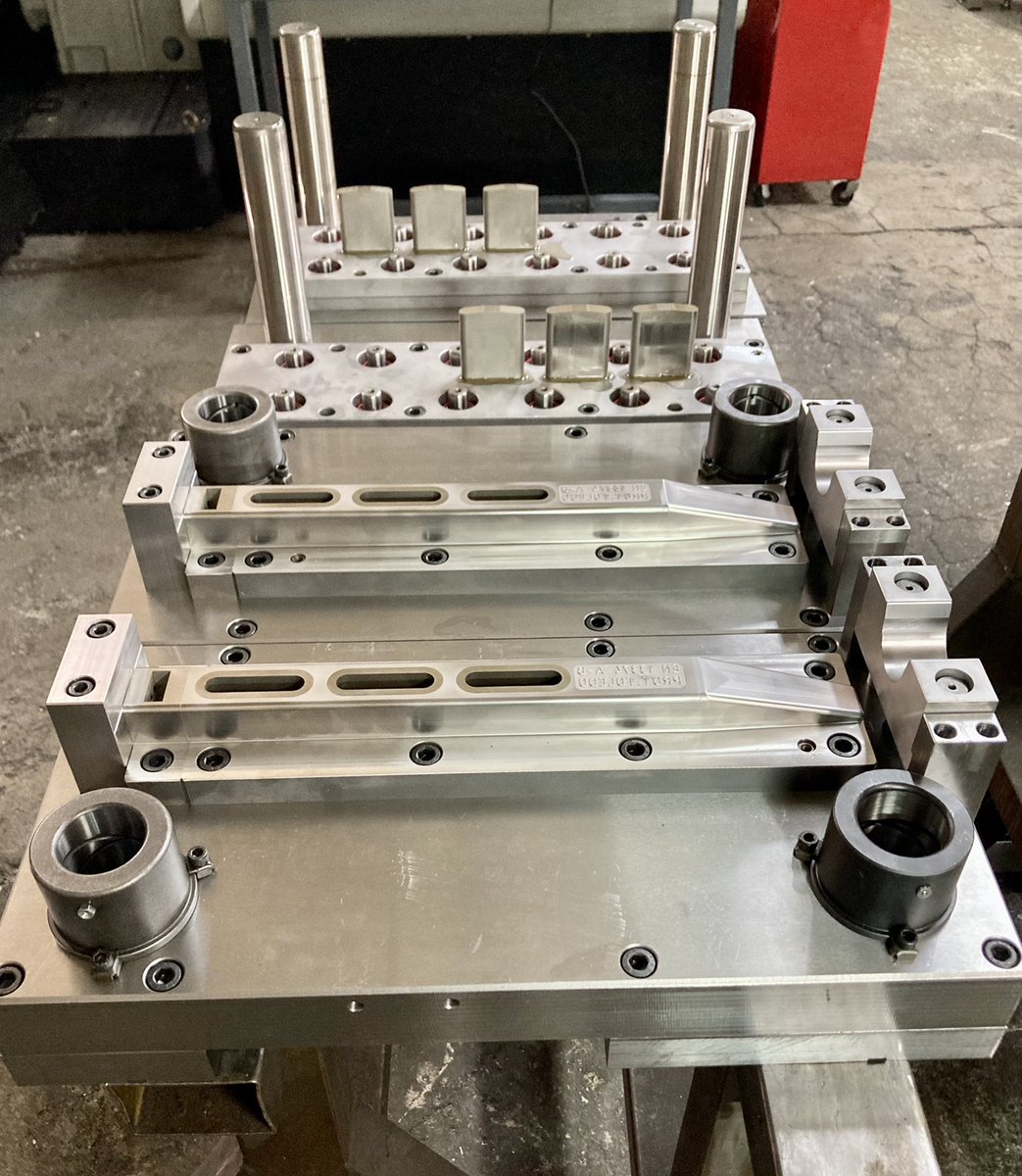 MatriceriaN's tweet photo. #diseñoyfabricacion de #utillaje.
Feliz viernes!
#protecciones #estructurasmetálicas #matricerianunez https://t.co/xMvloNxrQ6