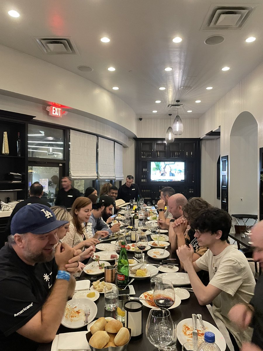 0xLoMel's tweet photo. Family style @pudgypenguins https://t.co/7LE6YRVr5W
