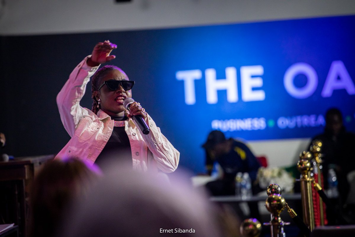 Msizkay's tweet photo. Big #shoutout and thank you to @LuchiShikiZw for the support on the #IndluKaMrapper Campaign Concert 🏠🎤🎵🙏🏽
She performed her then unreleased but #nowout single #YimLo: https://t.co/z8RALQkqIY 🍬🍭🍬🍭 https://t.co/QQZt5PXaQe
