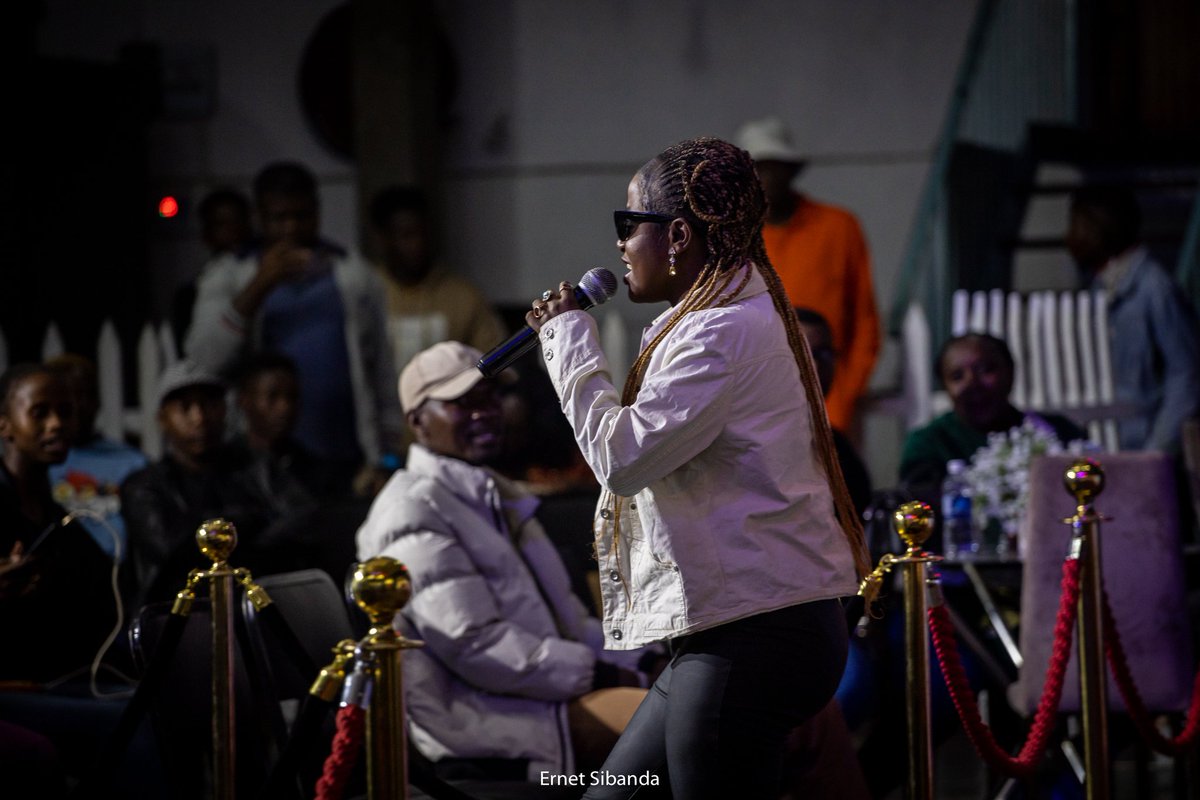 Msizkay's tweet photo. Big #shoutout and thank you to @LuchiShikiZw for the support on the #IndluKaMrapper Campaign Concert 🏠🎤🎵🙏🏽
She performed her then unreleased but #nowout single #YimLo: https://t.co/z8RALQkqIY 🍬🍭🍬🍭 https://t.co/QQZt5PXaQe