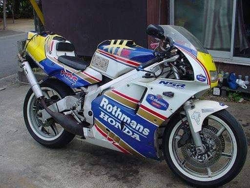 whitegorilla115's tweet photo. 俺のイメージだと、NSR250R王国の中では、双剣使いの斥候くらいかな……
クセは強いけど…
#NSR変態四天王
#Zeeltronic
#25V
#やろうワークス https://t.co/yYHf6vvx1N