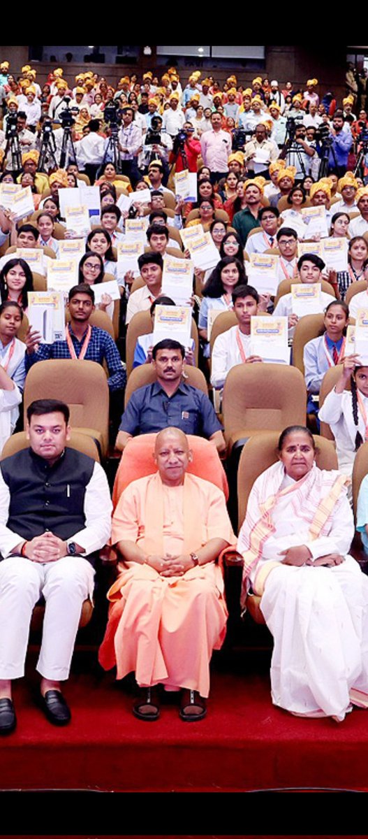 मुख्यमंत्री जी से निवेदन 🙏🙏🙏

सर शिक्षा मित्रों को कम से कम इतना वेतन तो दें  , जिससे वे अपने परिवार को पाल सके , बच्चों को पढ़ा सके  व दवा कर सकें।
<a href="/myogiadityanath/">Yogi Adityanath</a> 
<a href="/myogioffice/">Yogi Adityanath Office</a> 
<a href="/thisissanjubjp/">Sandeep Singh</a> 
<a href="/UPGovt/">Government of UP</a>