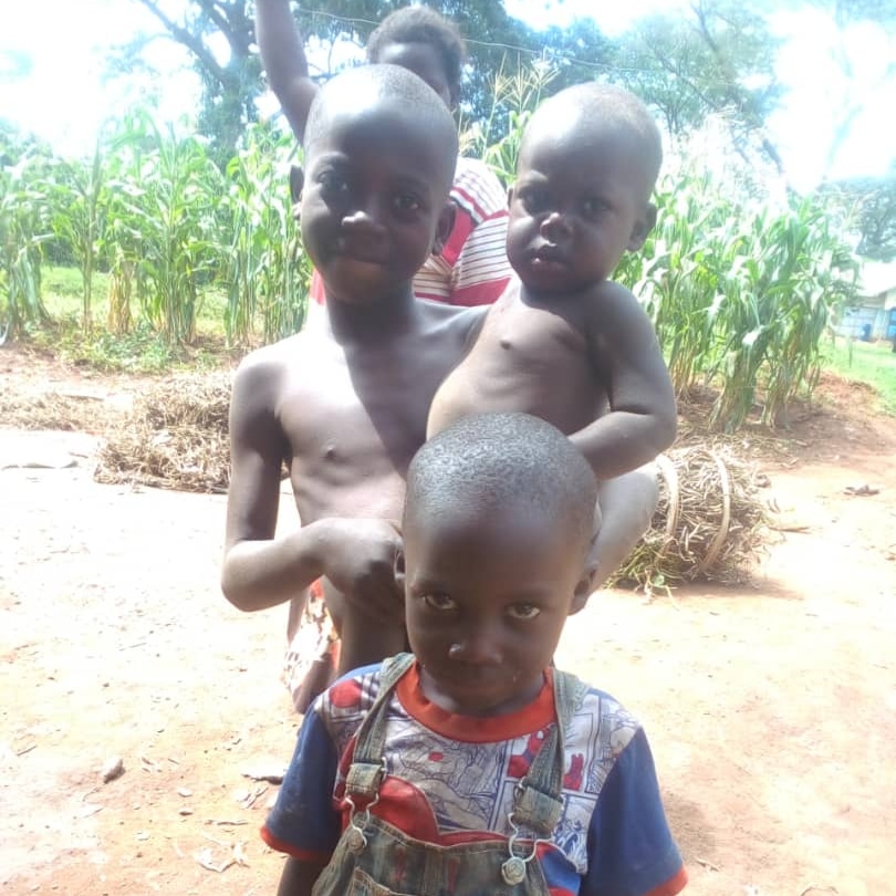 Hello my dear friends how are you doing today but I need your food and water today please 🙏 God bless you friends