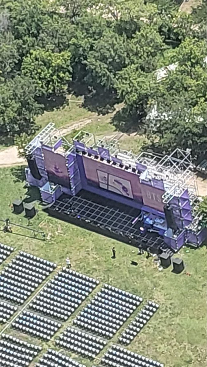 Omg.. this is stage, for event anniversary bts tomorrow💜💜💜😭
📍 Yeouido Hangang Park