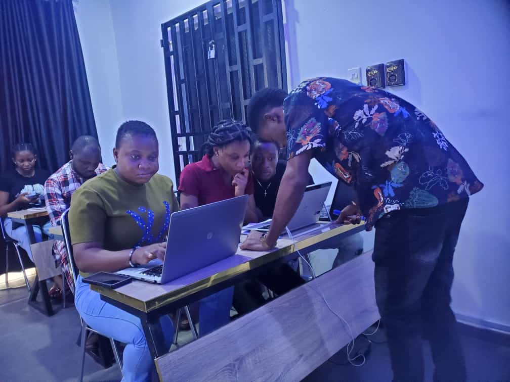 saviloper's tweet image. Empowering aspiring Python programmers through personalized tutoring and mentorship
#pythontutoring #programmingmentorship #empoweringtechtalents #learnpython #codeeducation #pythonprogramming #careerdevelopment #linkedinlearning #techskills #mentorshipmatters