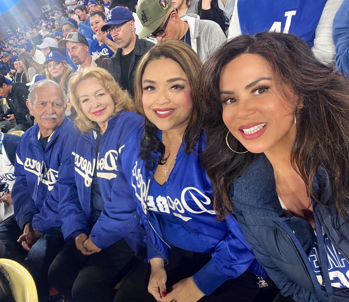 Mi familia.💙 (Born and raised, #LA all dayyyy 😘) #chicanos #loyal #blueheaven #letsgododgers