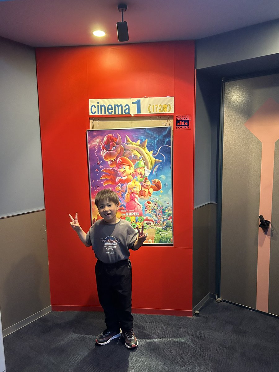 yuraya7's tweet photo. 貸切映画👨‍👦 https://t.co/zqEon03RQF