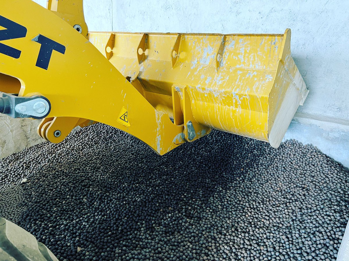 kennyluckyguy's tweet photo. Ready to load our product-grinding #steelball.
#mining #ForgedByFire #steel
#steelprocess #industry #grindingmedia #grindingstell #miningindustry #export #Chile #LatinAmerica #Africa #Mongolia https://t.co/THvyNajcCf