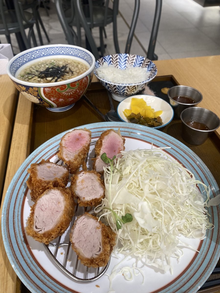 여러분 맛점 하셨나요 ??! 저는 시험 끝나서
맛있는거 왕창 먹는 중이에여 ㅎㅎ 
오늘 하루도 좋은하루 보내시길바래요 🩷