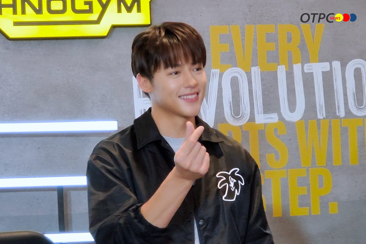 otpcnews's tweet photo. "หมาก-ปริญ" ร่วมงานเปิดตัว "Technogym Run" นวัตกรรมลู่วิ่งไฟฟ้าที่ปฏิวัติวงการ จาก Technogym แบรนด์อันดับหนึ่งด้านอุปกรณ์เครื่องออกกําลังกายระดับโลก จากประเทศอิตาลี
https://t.co/quvau853Sy
#หมากปริญ #mark_prin
#TechnogymRun #TechnogymTH https://t.co/SG1arUMhs1