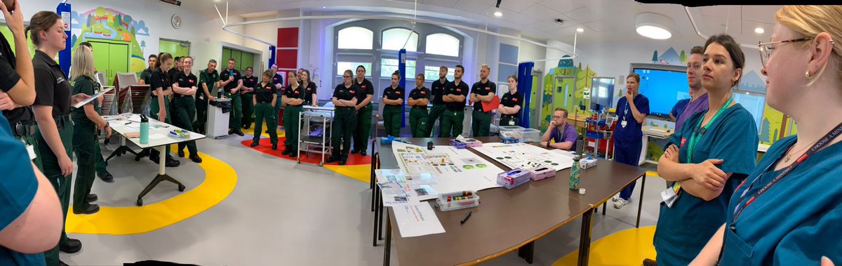 Students @UWEBristol had their skills in mass-casualty management put to the test today in a multidisciplinary, extended tabletop exercise. Huge thanks to @ASPolice @AvonFireRescue @swasFT @HARTSWASFT @uhbwNHS for supporting me educate our future workforce🙌🏻