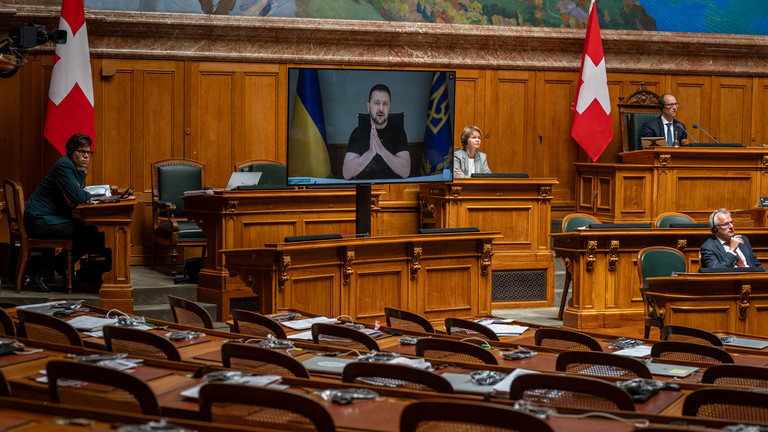 RT_com's tweet photo. Ukrainian president boycotted in Swiss parliament.

The largest party in the country’s legislature has walked out on an address by Vladimir Zelensky.

Read more: https://t.co/r3GOGaoGL2 https://t.co/Ru409Noloe