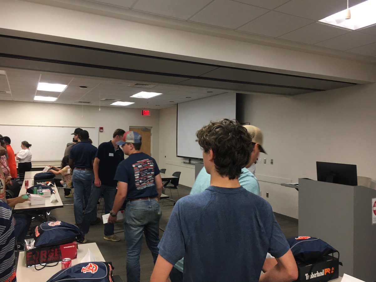 ACS Pathfinder: @ahsauburntigers students are gaining valuable on-the-job experience while receiving summer WBL credit. Thank you to the @au_facilities team and our @auburncityedu leaders for supporting these opportunities for students. @alabamaachieves @auburnu @cityofauburnal