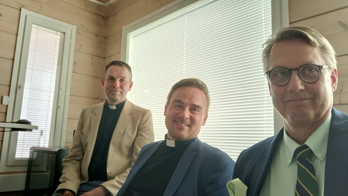 Eilen järjestettiin Auran uuden, upean ja ihmismittakaavaisen kunnantalon avajaiset kauniissa kesäsäässä. Minulla oli tilaisuus pitää juhlapuhe ja tuoda samalla <a href="/Kuntaliitto/">Kuntaliitto | Kommunförbundet</a>'n tervehdys. Paljon onnea, #aurankunta ja auralaiset komeasta, elävästä ja oimivasta maamerkistänne.