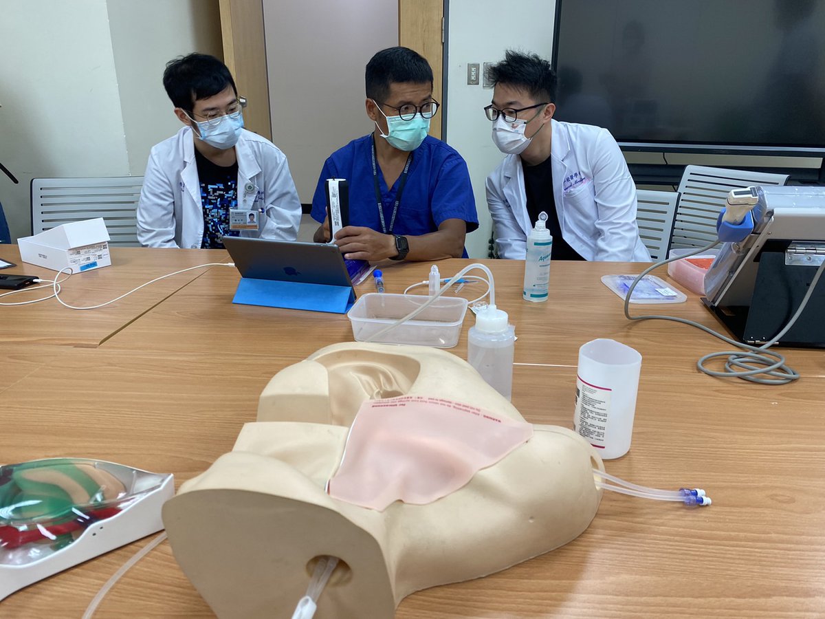 YoungTah1948's tweet photo. 同學們~大師班上課囉
今天還有日本來的 #TProbe 可以試試!
我們也有 #VR #Simulator
#ClinicalSimulation #MedicalSimulation #MedEd #Intervention #CVC #Ultrasound #YTSimulator #永達儀器 #您醫護教育的好朋友 #介入式超音波 #workshop #phantom #醫學教育 #模擬醫學 #PERC #SHH #POCUS #FAST https://t.co/YukwWFdn3B