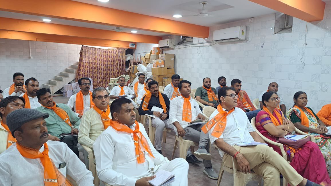 સેવા સુશાસન અને ગરીબ કલ્યાણના 9 વર્ષની ઉજવણી નિમિતે ગુજરાત પ્રદેશ ભાજપ દ્વારા વિશેષ જન સંપર્ક અભિયાન અંતર્ગત પાલનપુર વિધાનસભા સીટના પ્રવાસી કાર્યકર્તા તરીકે કાર્યકર્તાઓ સાથે બેઠક યોજવામાં આવી હતી.