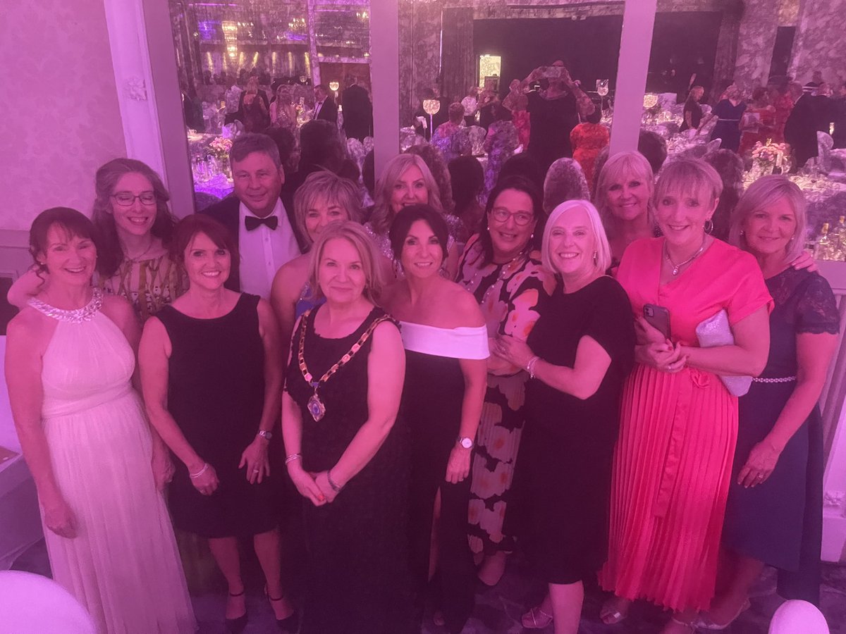 Fabulous night at the RCN 2023 Nurse of the Year event celebrating the great work of our Nursing colleagues including our very own @deirdrewebb18 Super proud colleague! 👏🏻 @ProfNRooney @explainedsnow @publichealthni @Siobhan4343 @BouterBoulter @EmilyRoberts_1 @QuinnBriege