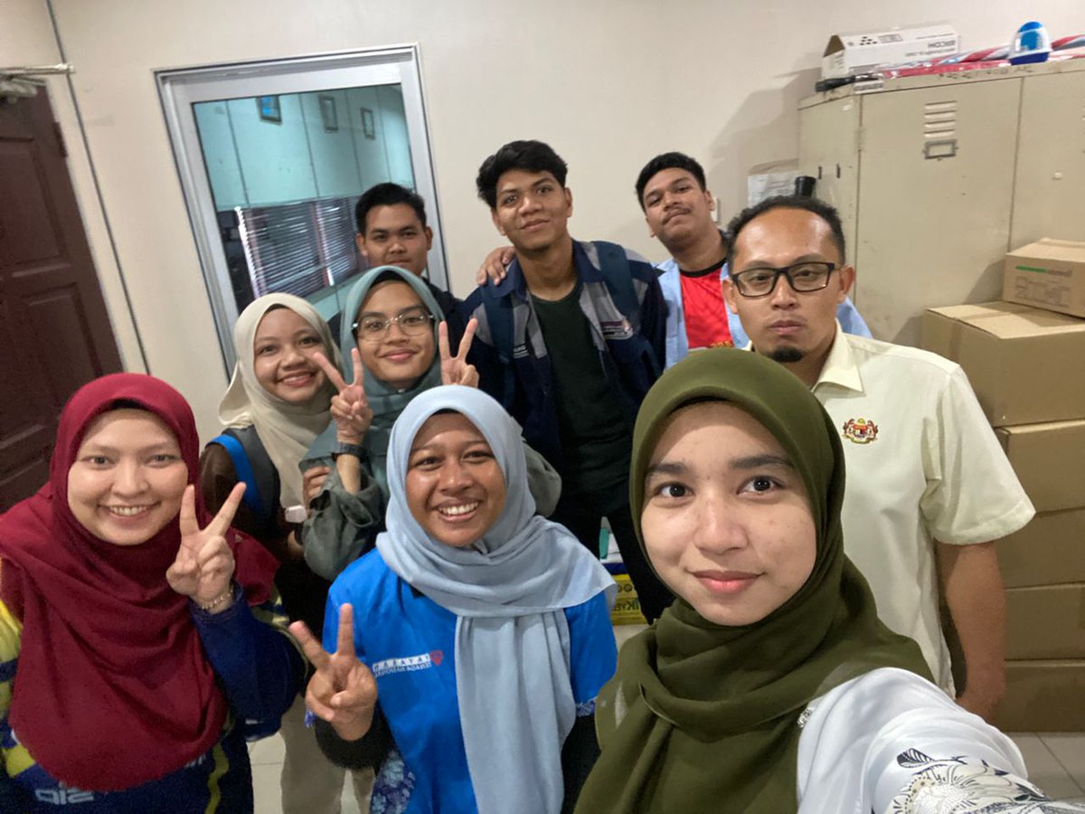 danialjkrckm's tweet photo. KHAMIS : 15/6/2023
- Menghadiri majlis perpisahan Encik Bakhtiar yg berpindah ke Perak
@EnCiK_JM1
@JKRCKMKedah
#internfebjun2023
#ckmkedah https://t.co/44vXRgCTYa